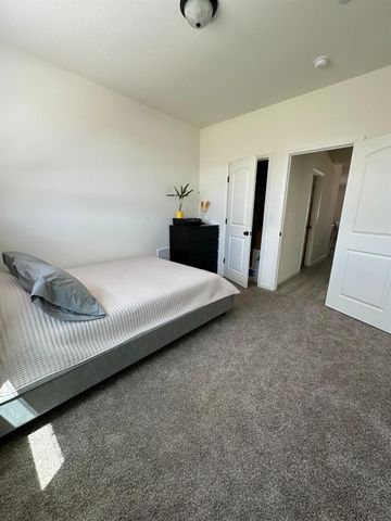 1326 W Sawtooth Place, Hanford, CA 93230