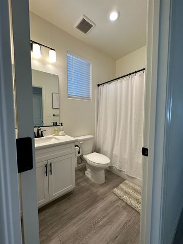 1326 W Sawtooth Place, Hanford, CA 93230