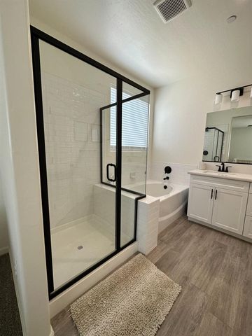 1326 W Sawtooth Place, Hanford, CA 93230