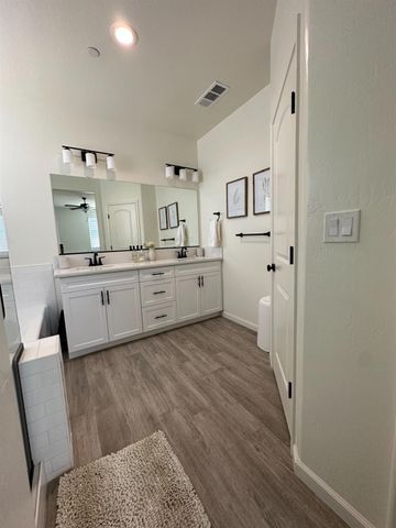 1326 W Sawtooth Place, Hanford, CA 93230