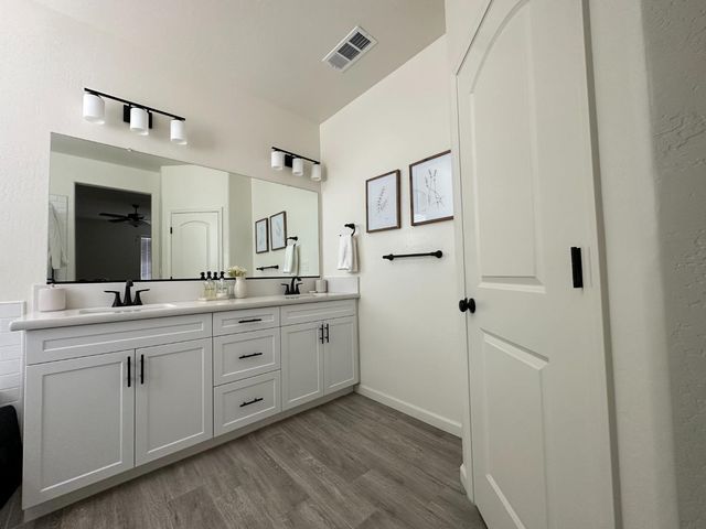 1326 W Sawtooth Place, Hanford, CA 93230