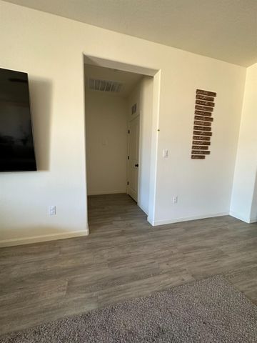 1326 W Sawtooth Place, Hanford, CA 93230