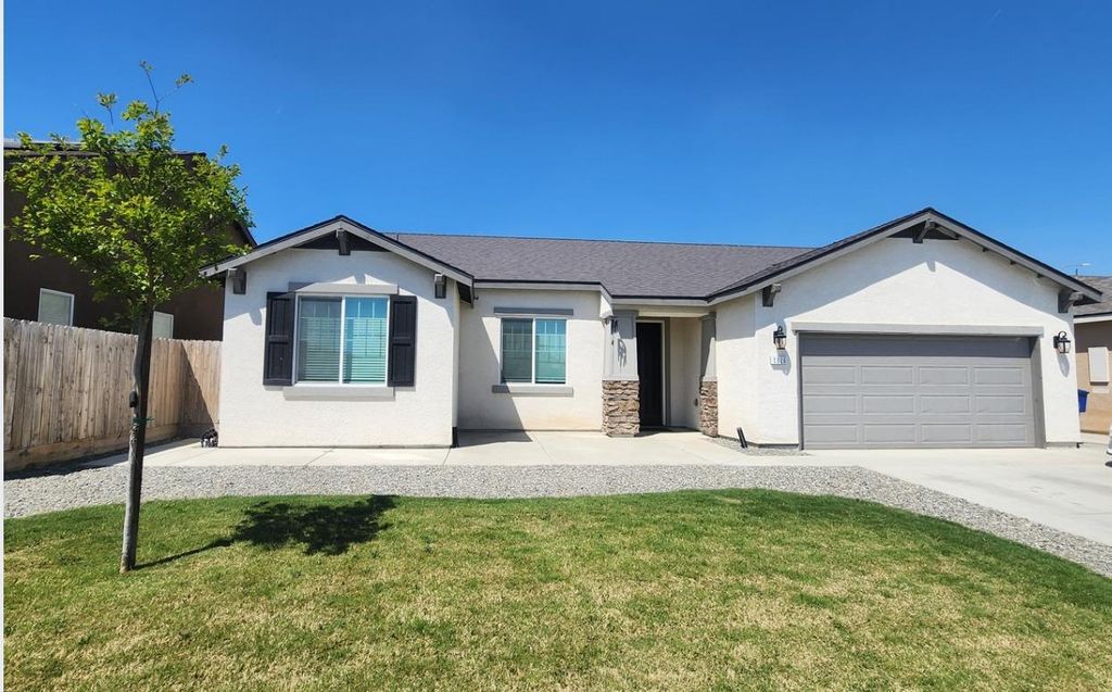 1326 W Sawtooth Place, Hanford, CA 93230