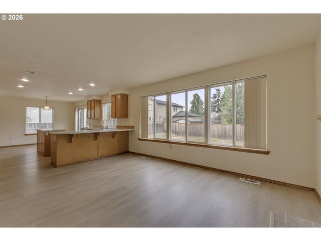165 Ne CORY St, Hillsboro, OR 97124