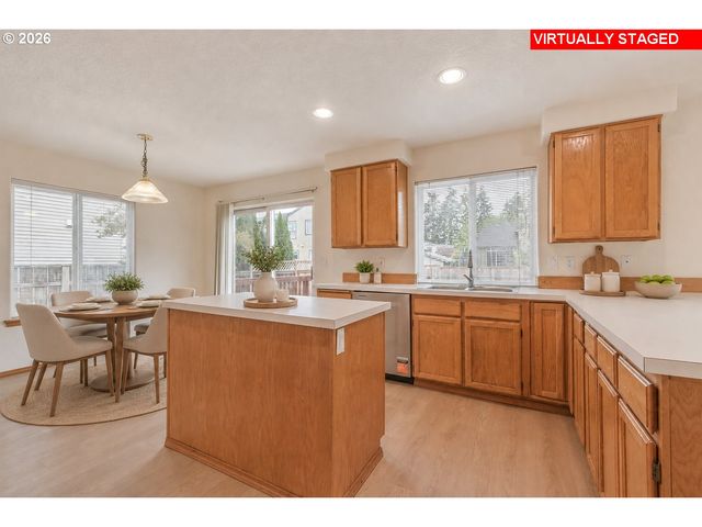 165 Ne CORY St, Hillsboro, OR 97124