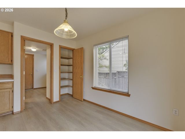 165 Ne CORY St, Hillsboro, OR 97124