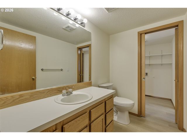 165 Ne CORY St, Hillsboro, OR 97124
