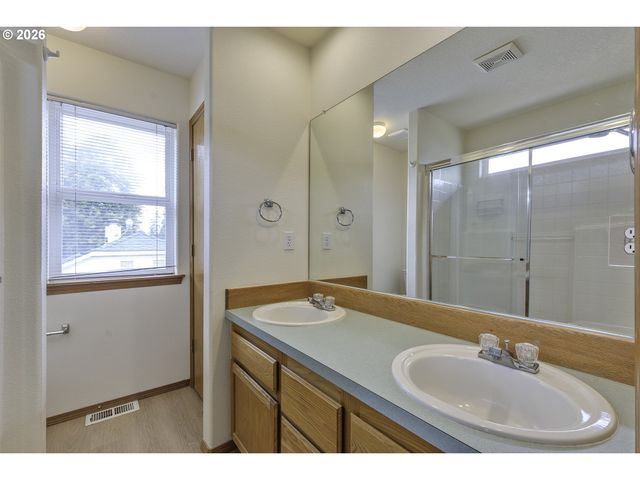 165 Ne CORY St, Hillsboro, OR 97124
