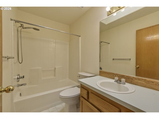 165 Ne CORY St, Hillsboro, OR 97124