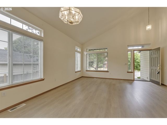 165 Ne CORY St, Hillsboro, OR 97124