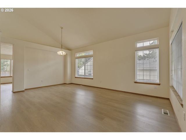 165 Ne CORY St, Hillsboro, OR 97124