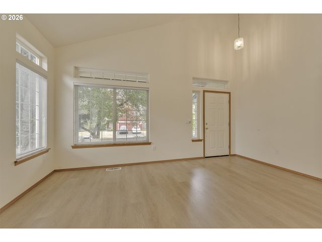 165 Ne CORY St, Hillsboro, OR 97124