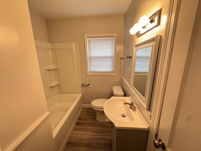 2421 Grover St, Nashville, TN 37207