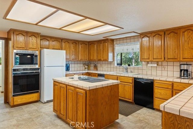 5685 Mustard Creek, Paso Robles, CA 93446