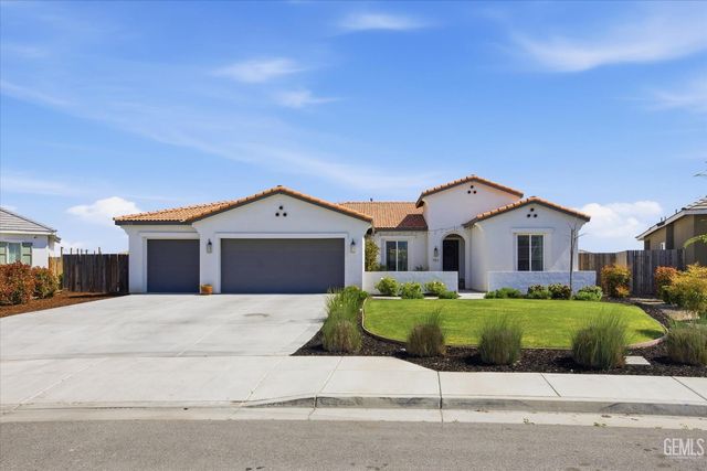 702 Menlo Court, Bakersfield, CA 93314
