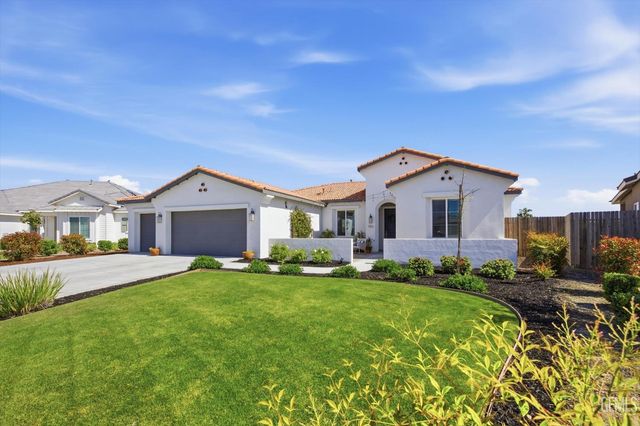 702 Menlo Court, Bakersfield, CA 93314