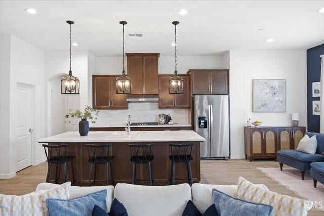 702 Menlo Court, Bakersfield, CA 93314