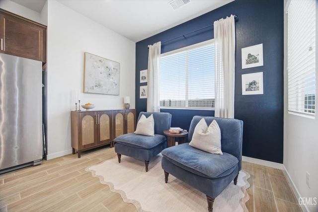 702 Menlo Court, Bakersfield, CA 93314