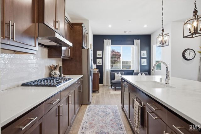 702 Menlo Court, Bakersfield, CA 93314