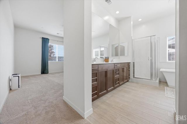 702 Menlo Court, Bakersfield, CA 93314