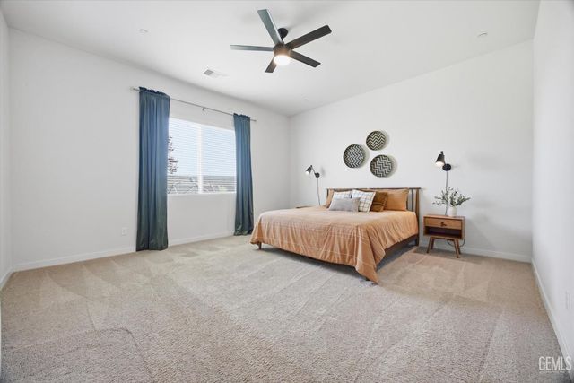 702 Menlo Court, Bakersfield, CA 93314