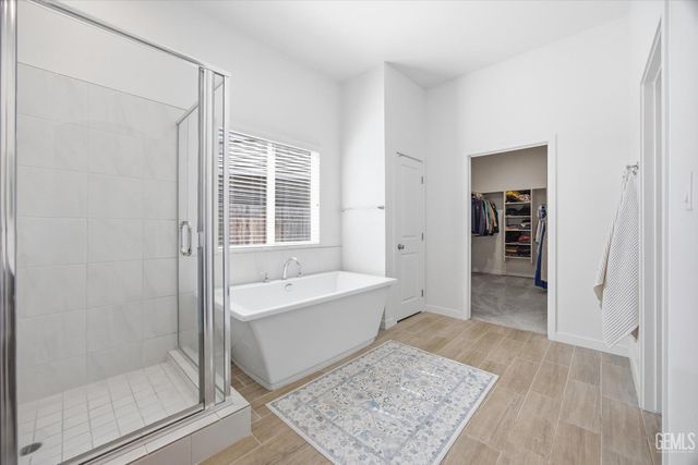 702 Menlo Court, Bakersfield, CA 93314