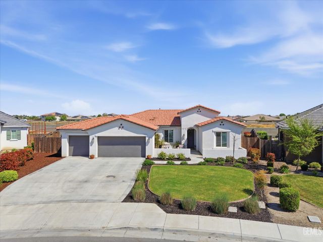 702 Menlo Court, Bakersfield, CA 93314