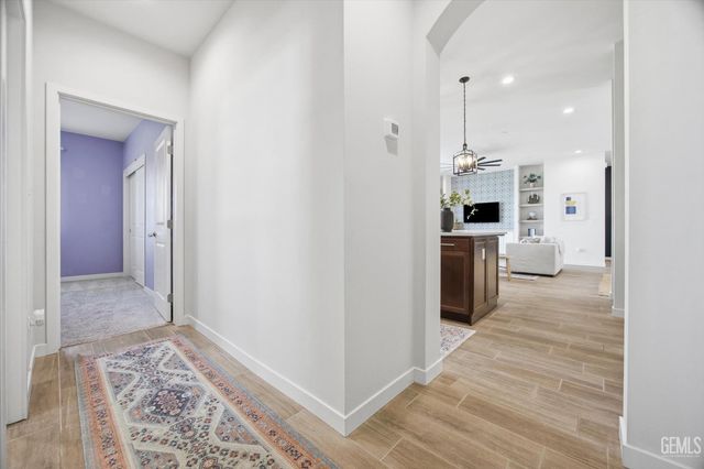 702 Menlo Court, Bakersfield, CA 93314