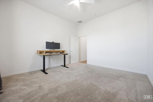 702 Menlo Court, Bakersfield, CA 93314