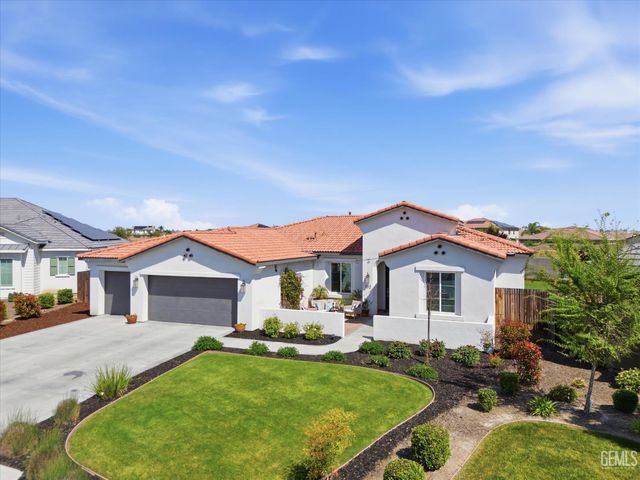 702 Menlo Court, Bakersfield, CA 93314