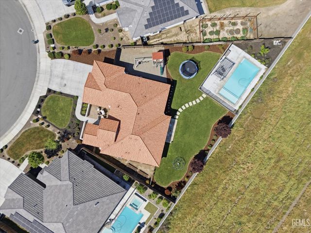 702 Menlo Court, Bakersfield, CA 93314