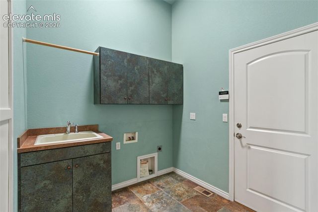 2425 Mesa Crest Grove, Colorado Springs, CO 80904