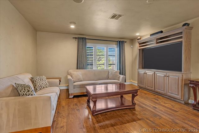 10616 S Forest Avenue, Jenks, OK 74037