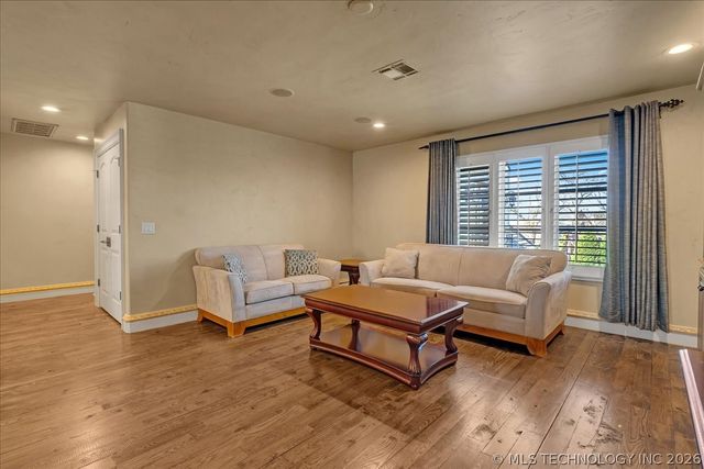 10616 S Forest Avenue, Jenks, OK 74037