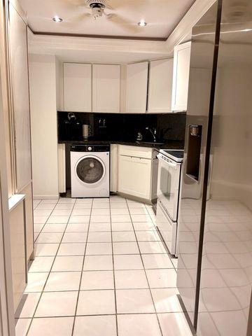 2400 Presidential Way 2002, West Palm Beach, FL 33401