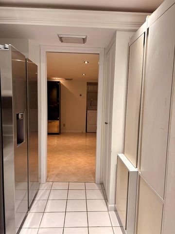 2400 Presidential Way 2002, West Palm Beach, FL 33401