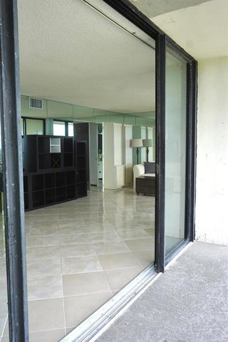 2400 Presidential Way 2002, West Palm Beach, FL 33401
