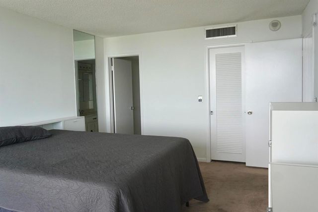 2400 Presidential Way 2002, West Palm Beach, FL 33401