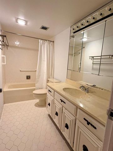 2400 Presidential Way 2002, West Palm Beach, FL 33401