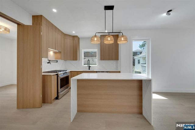 54 Hamilton Avenue, Fairview, NJ 07022