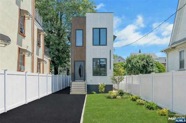 54 Hamilton Avenue, Fairview, NJ 07022