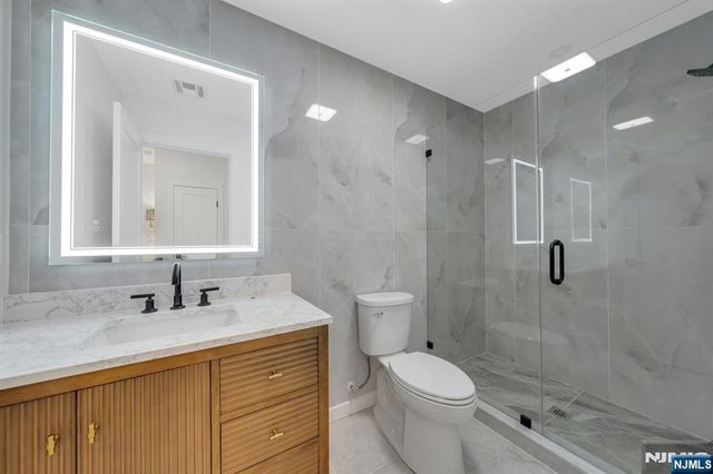 54 Hamilton Avenue, Fairview, NJ 07022