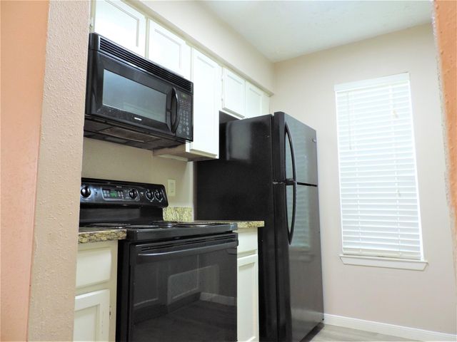 10555 Turtlewood Court 1105, Houston, TX 77072