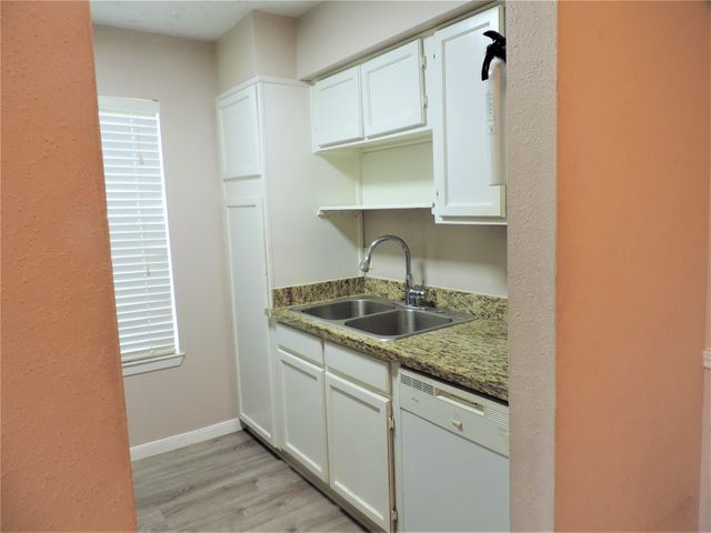 10555 Turtlewood Court 1105, Houston, TX 77072