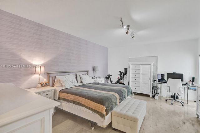 18450 NE 30th place 18450, Aventura, FL 33160