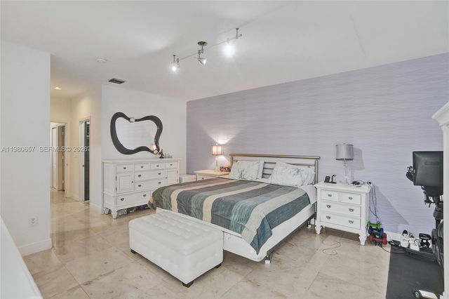 18450 NE 30th place 18450, Aventura, FL 33160