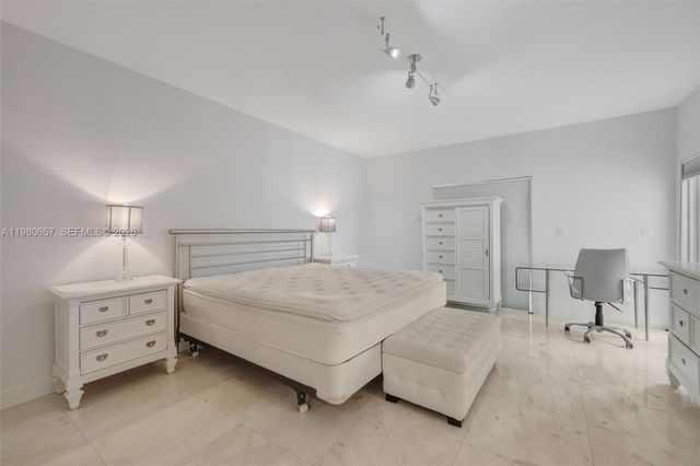 18450 NE 30th place, Aventura, FL 33160