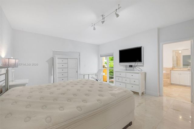 18450 NE 30th place, Aventura, FL 33160