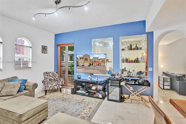 18450 NE 30th place 18450, Aventura, FL 33160