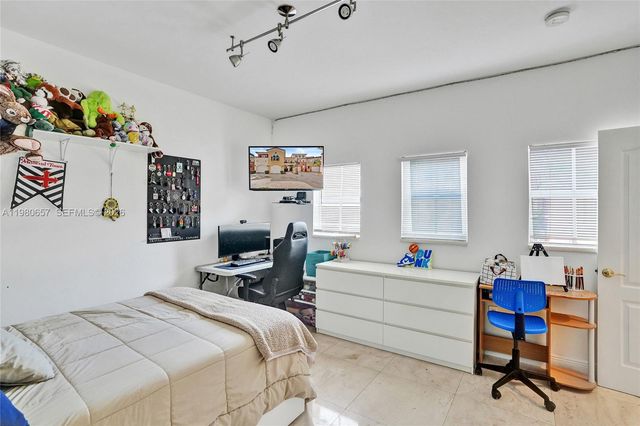 18450 NE 30th place 18450, Aventura, FL 33160